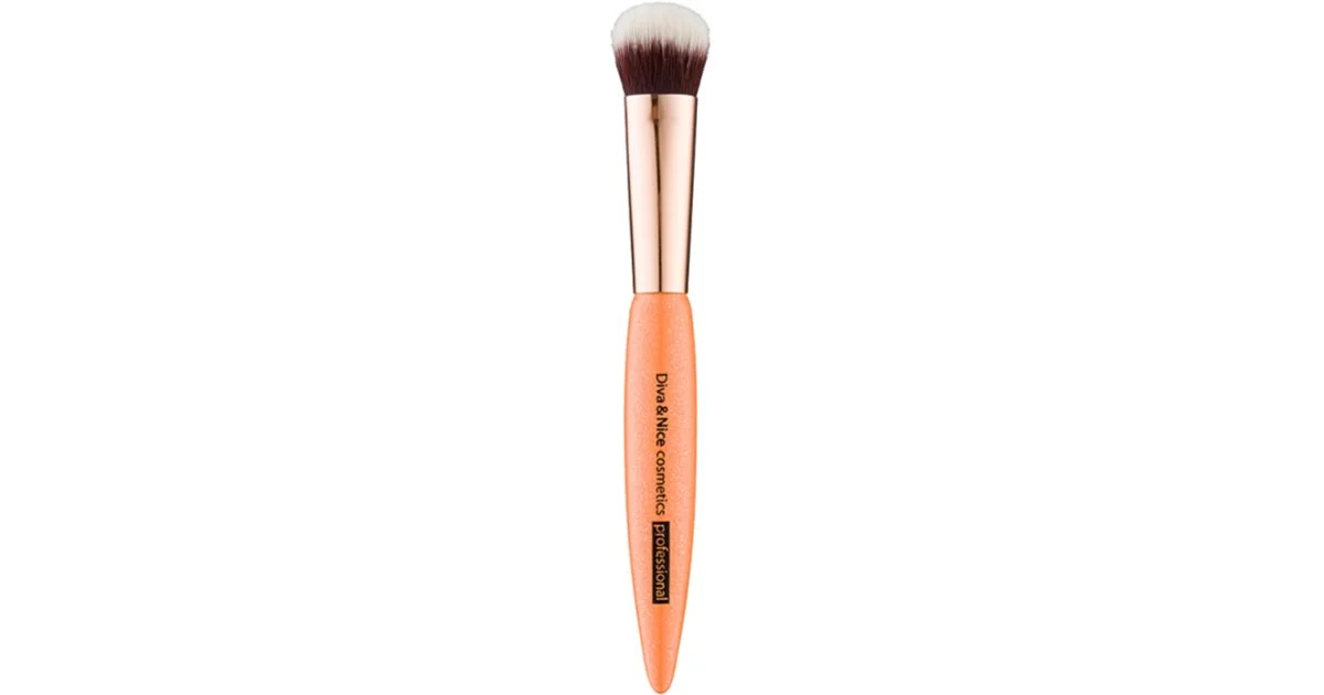Diva & Nice Cosmetics Professional pennello per illuminante MAX 530/06