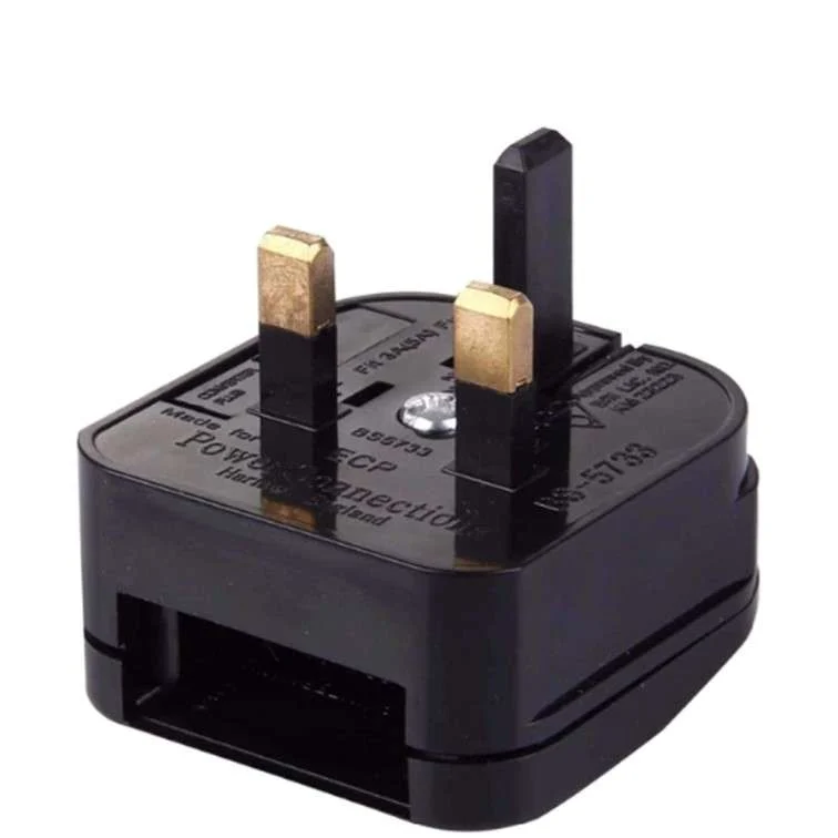 ADATTATORE DA SPINA EUROPEA A SPINA INGLESE CON FUSIBILE 13 AMPERE